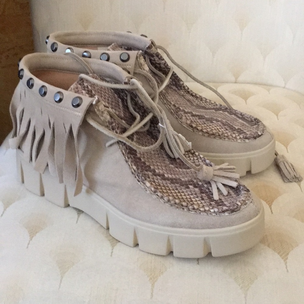 BRAND NEW!!! NEVER BEEN WORN !!!